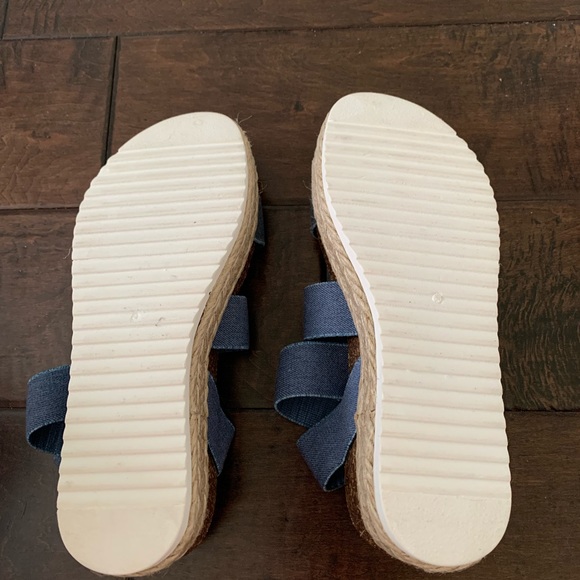 Steve Madden Blue Jean Platforms - Picture 3 of 3